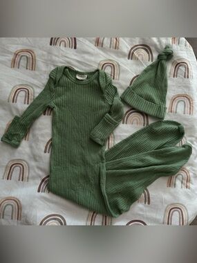 Cozy Ribbed Olive Green Baby One-Piece with Matching Knot Hat